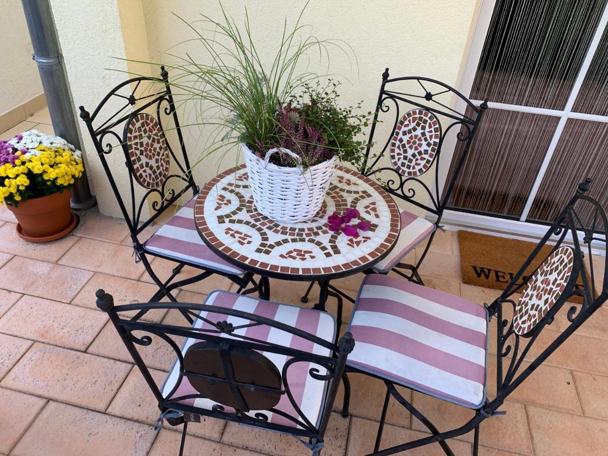 Terrassenwohnung In Estenfeld Bei Wuerzburg Екстериор снимка